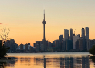 CN Tower: uma das torres mais altas do mundo